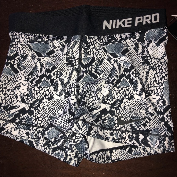 Nike Pants - 🛍🛍CLEARANCE NWT NIKE PROS LAST PAIR SIZE SMALL